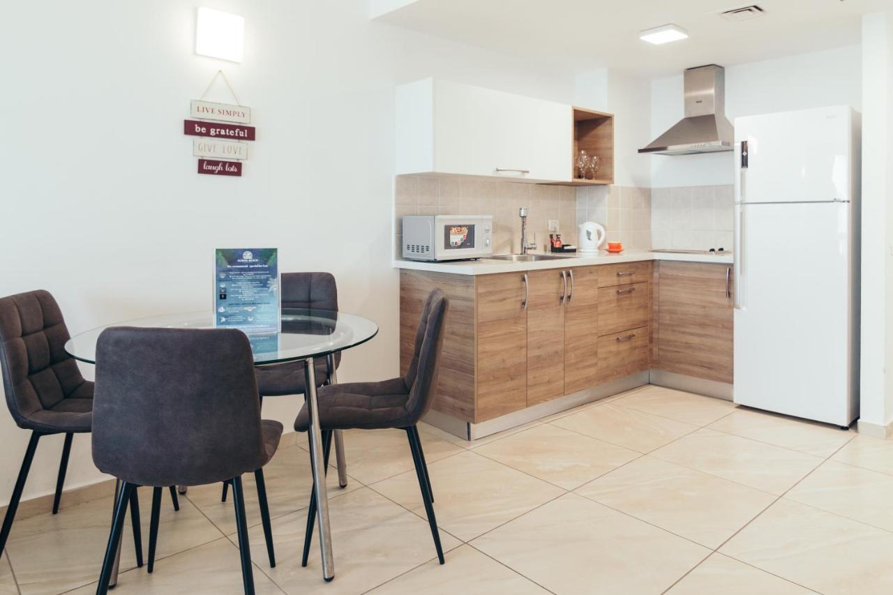 Almog Beach Apartments מגדלי חוף הכרמל חיפה 外观 照片