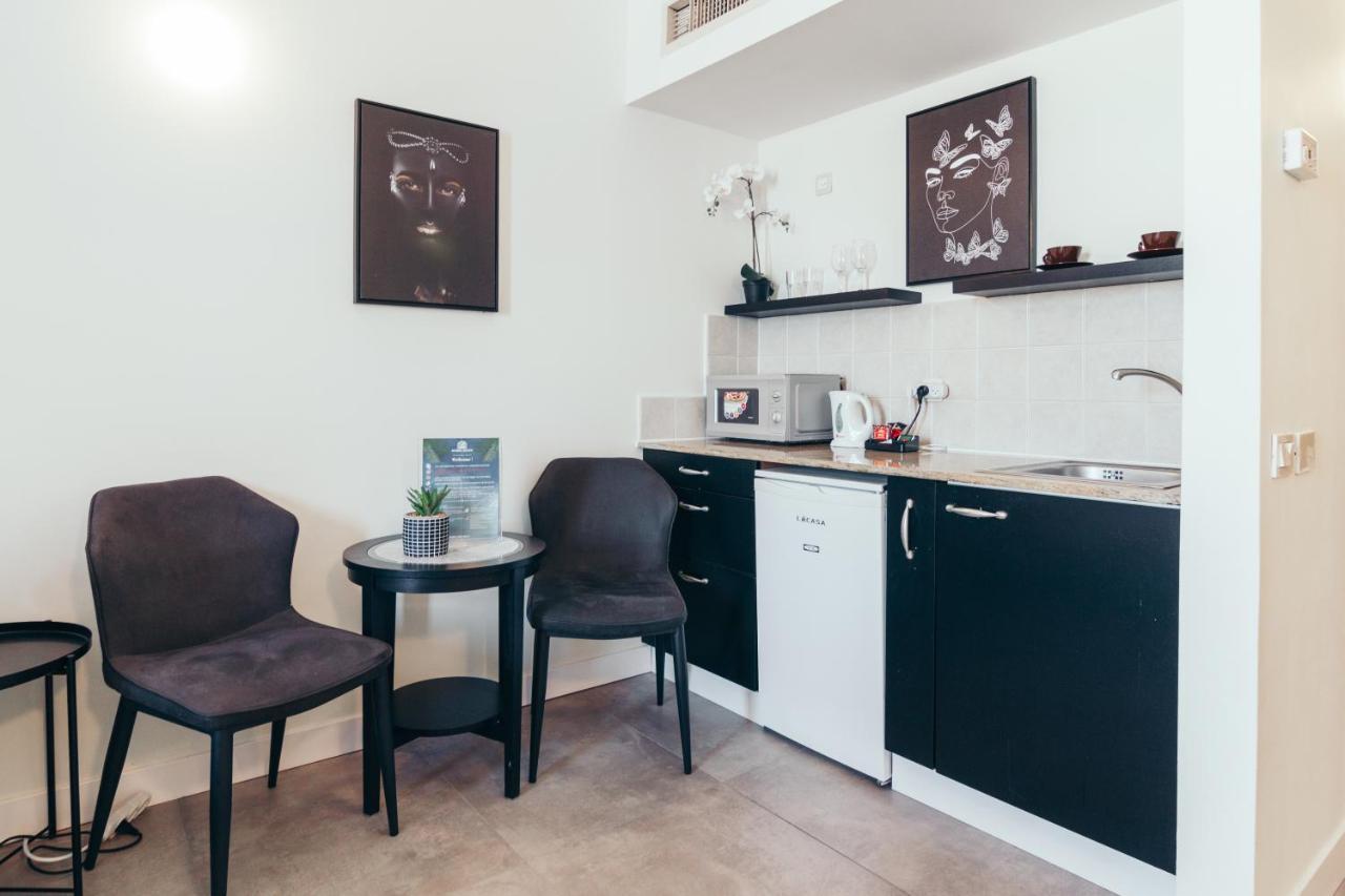 Almog Beach Apartments מגדלי חוף הכרמל חיפה 外观 照片