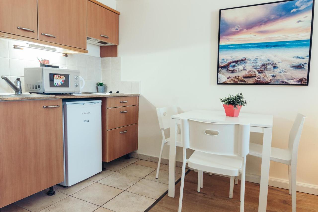 Almog Beach Apartments מגדלי חוף הכרמל חיפה 外观 照片