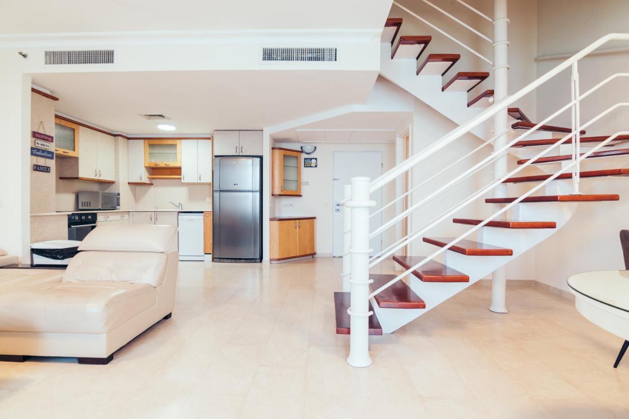 Almog Beach Apartments מגדלי חוף הכרמל חיפה 外观 照片