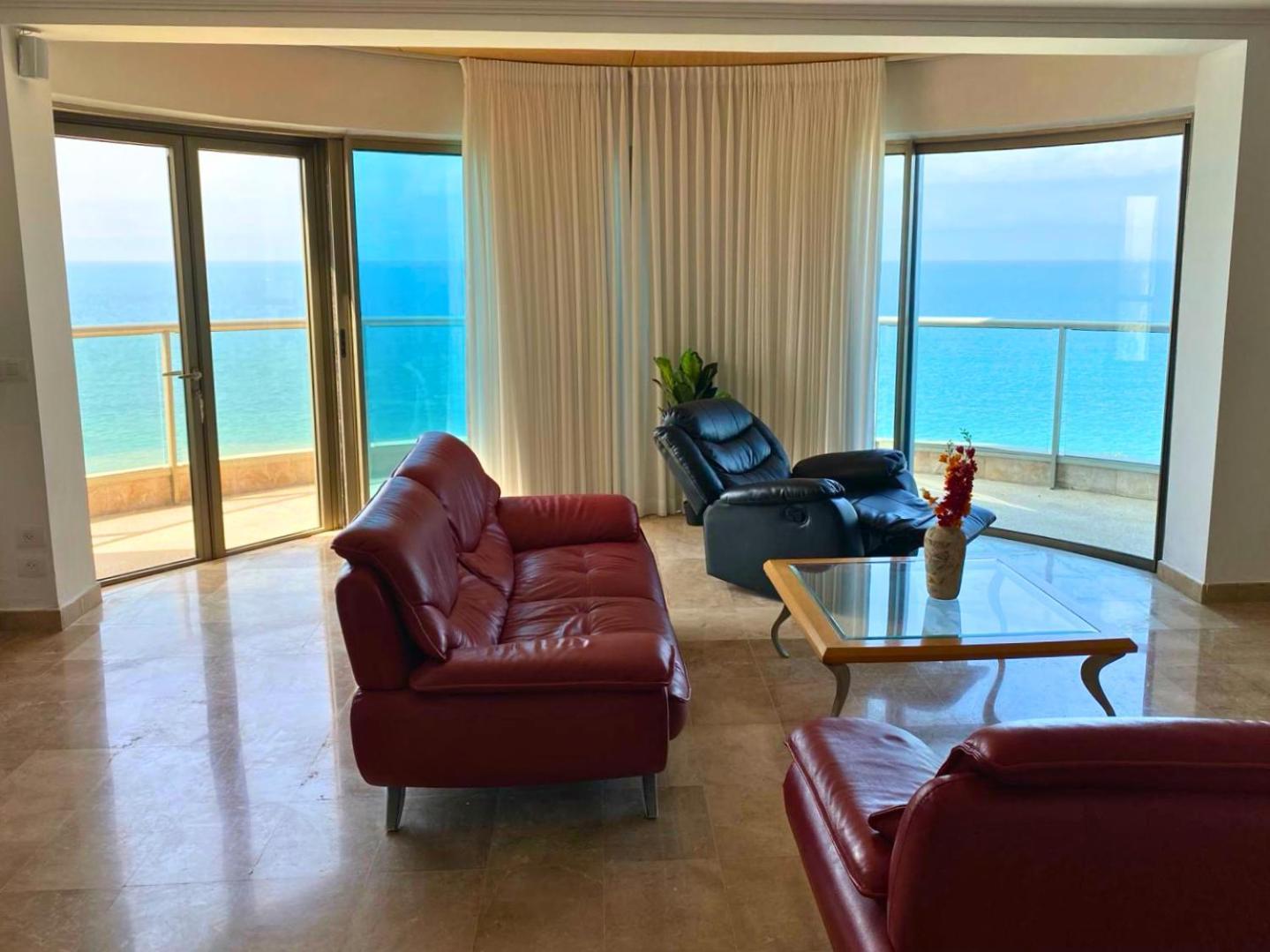 Almog Beach Apartments מגדלי חוף הכרמל חיפה 外观 照片
