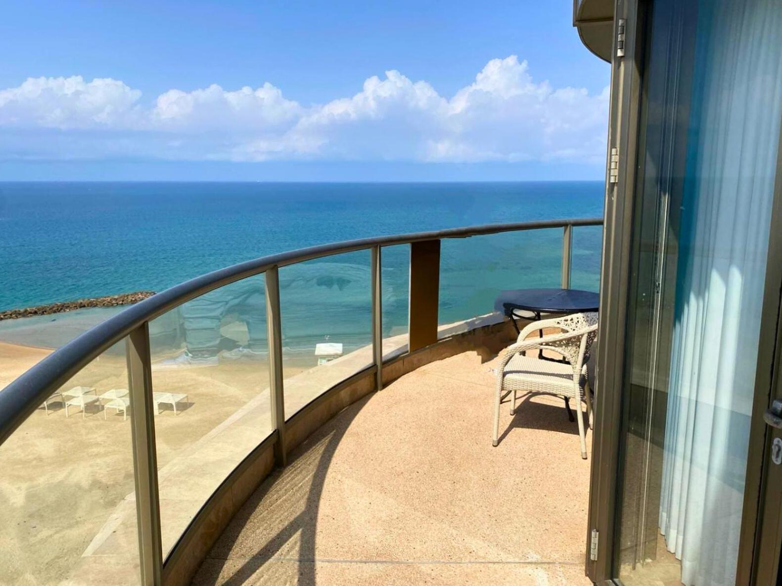 Almog Beach Apartments מגדלי חוף הכרמל חיפה 外观 照片