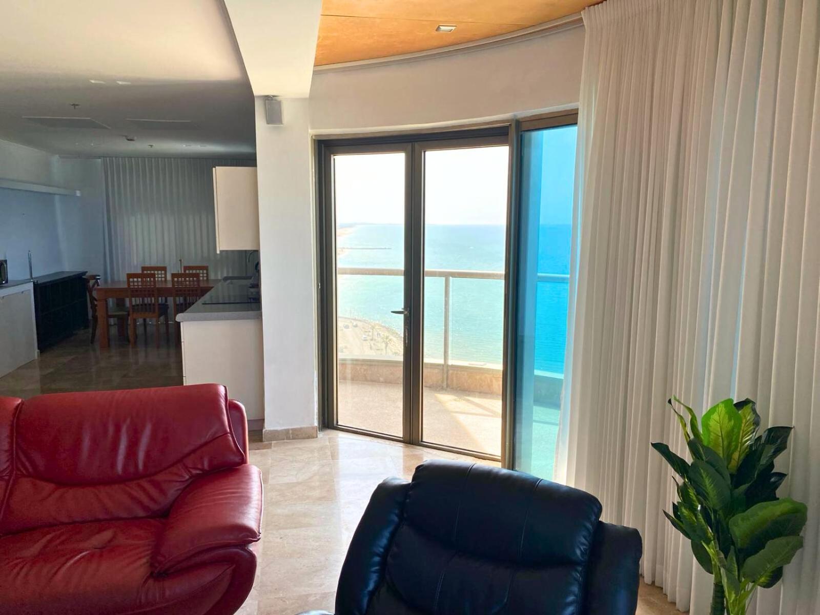 Almog Beach Apartments מגדלי חוף הכרמל חיפה 外观 照片