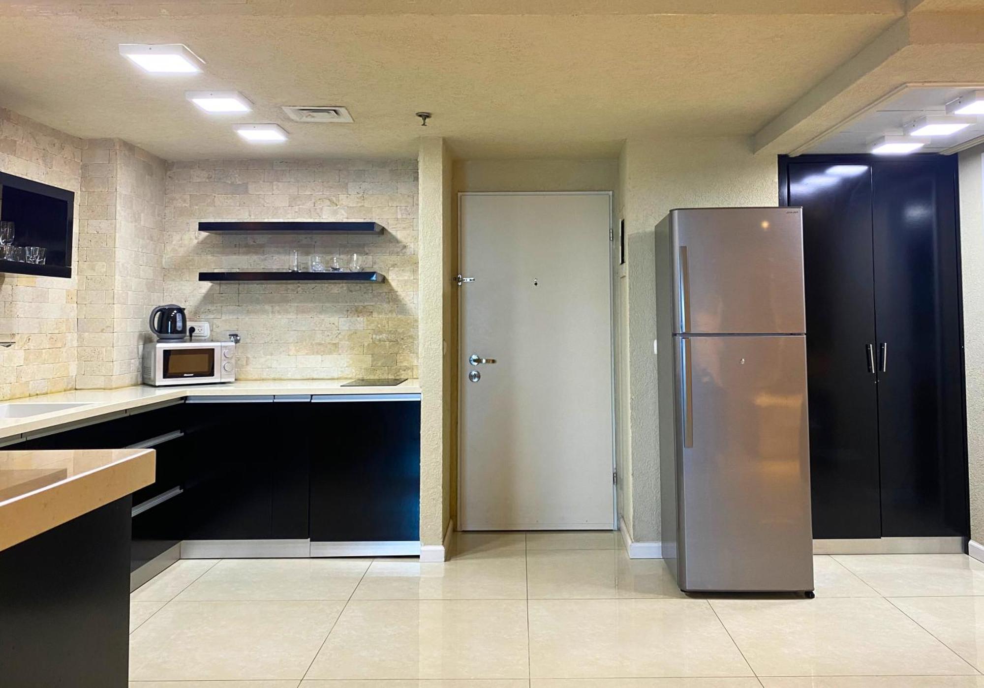 Almog Beach Apartments מגדלי חוף הכרמל חיפה 外观 照片