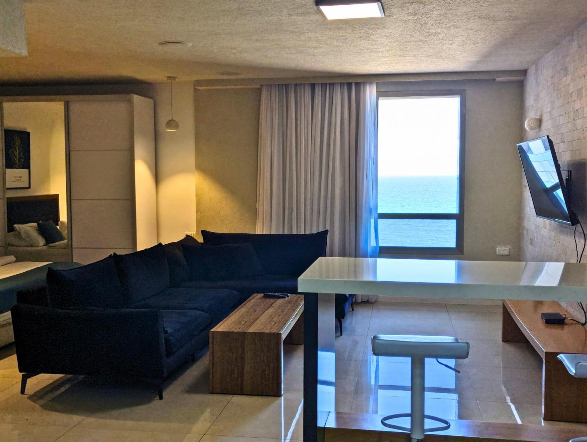 Almog Beach Apartments מגדלי חוף הכרמל חיפה 外观 照片