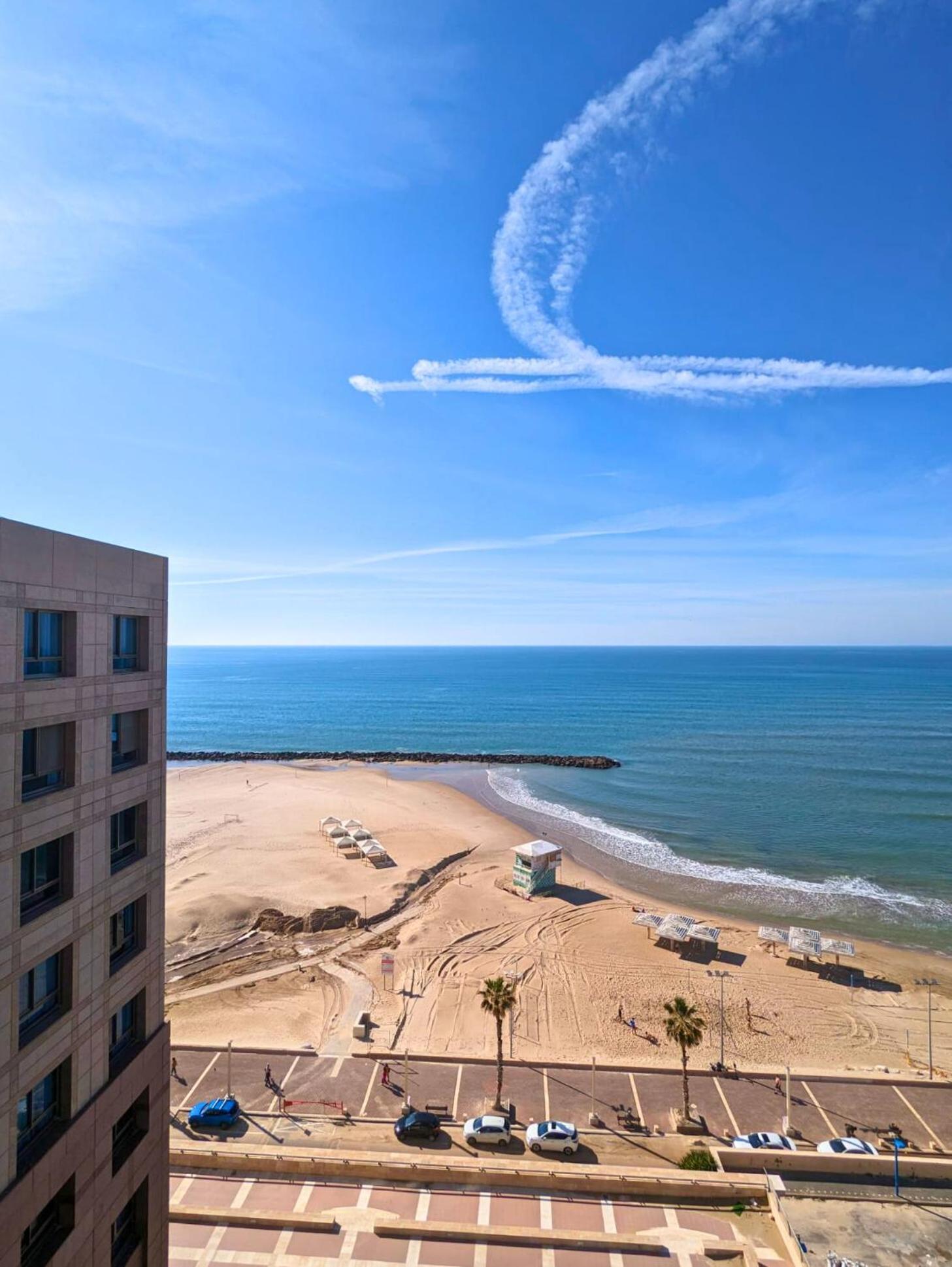 Almog Beach Apartments מגדלי חוף הכרמל חיפה 外观 照片